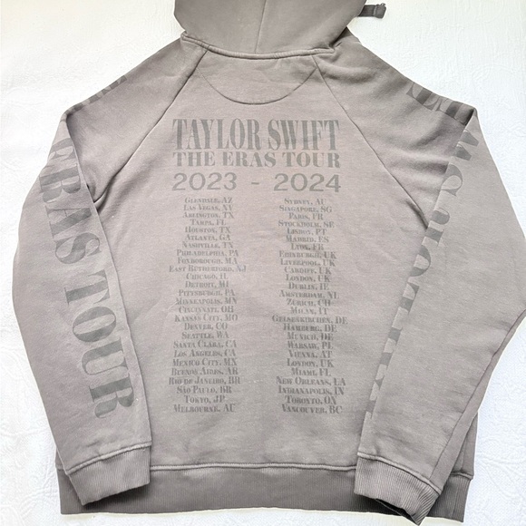 Taylor Swift The Eras Tour Oficial Merch Black Hoodie size Small - Picture 5 of 5